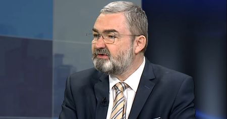 Poseł PiS przyłapany. Po wszystkim sięgnął po dużą butlę