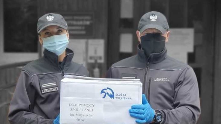 Koronawirus. Warszawa. Służba Więzienna przekazała 2400 maseczek do stołecznych Domów Pomocy Społecznej 