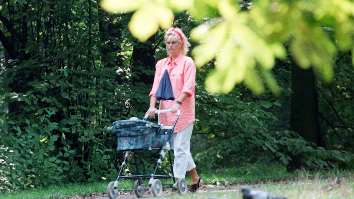 Matka z wózkiem może uczestniczyć we mszy spacerując wokół świątyni