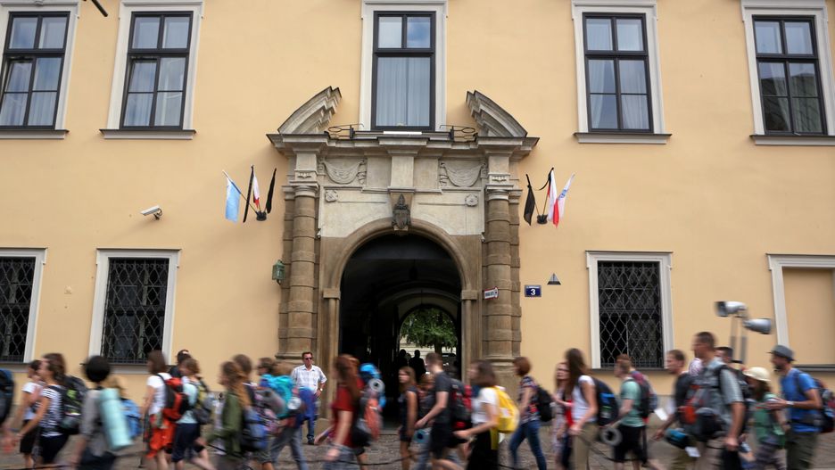 flagi �a�obne
Stanis�aw Rozp�dzik
dom arcybiskup�w krakowskich, Franciszek Macharski, franciszka�ska, kaplica, kuria, kuria krakowska, pa�ac, wprowadzenie, religia, wiara