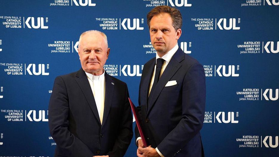 Prof. Michał Zembala (po prawej) po objęciu stanowiska prorektor