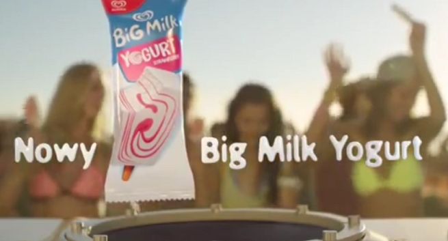 Didżej miksujący smaki reklamuje lody Algida Big Milk Yogurt (wideo)