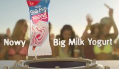 Didżej miksujący smaki reklamuje lody Algida Big Milk Yogurt (wideo)