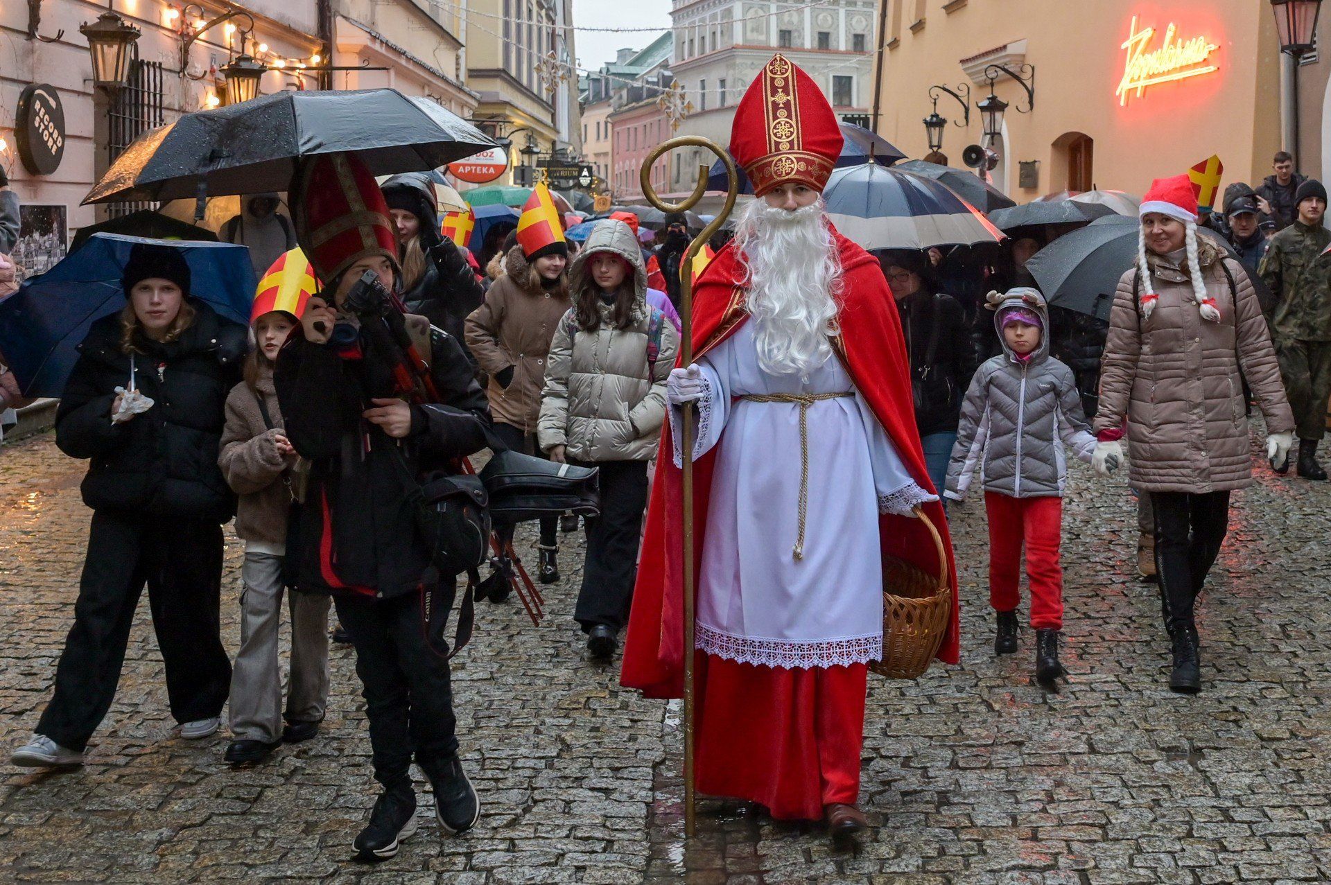 Orszak św. Mikołaja przeszedł w niedzielę (7 grudnia) ulicami Lublina.