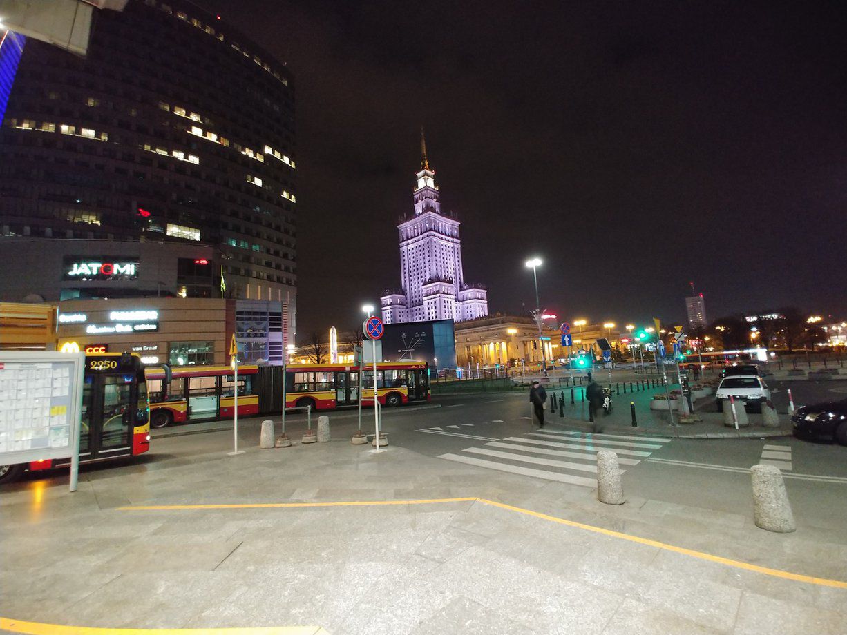 Dlaczego LG G7 ThinQ ma aparat z obiektywem o węższym kącie widzenia? 3