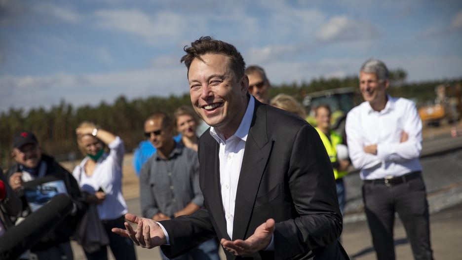 FUERSTENWALDE, GERMANY - SEPTEMBER 03: Tesla head Elon Musk talks to the press as he arrives to to have a look at the construction site of the new Tesla Gigafactory near Berlin on September 03, 2020 near Gruenheide, Germany. Musk is currently in Germany where he met with vaccine maker CureVac on Tuesday, with which Tesla has a cooperation to build devices for producing RNA vaccines, as well as German Economy Minister Peter Altmaier yesterday. (Photo by Maja Hitij/Getty Images)