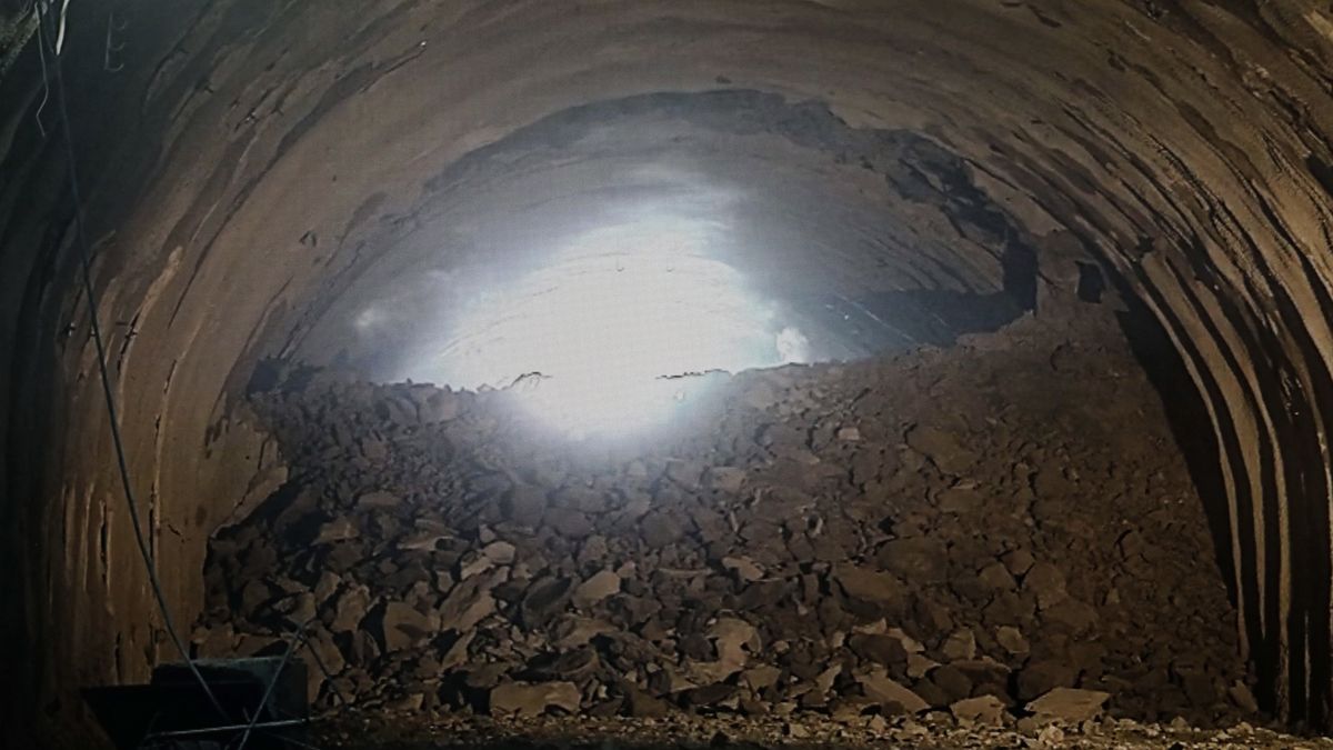 Przebito tunel na S7.