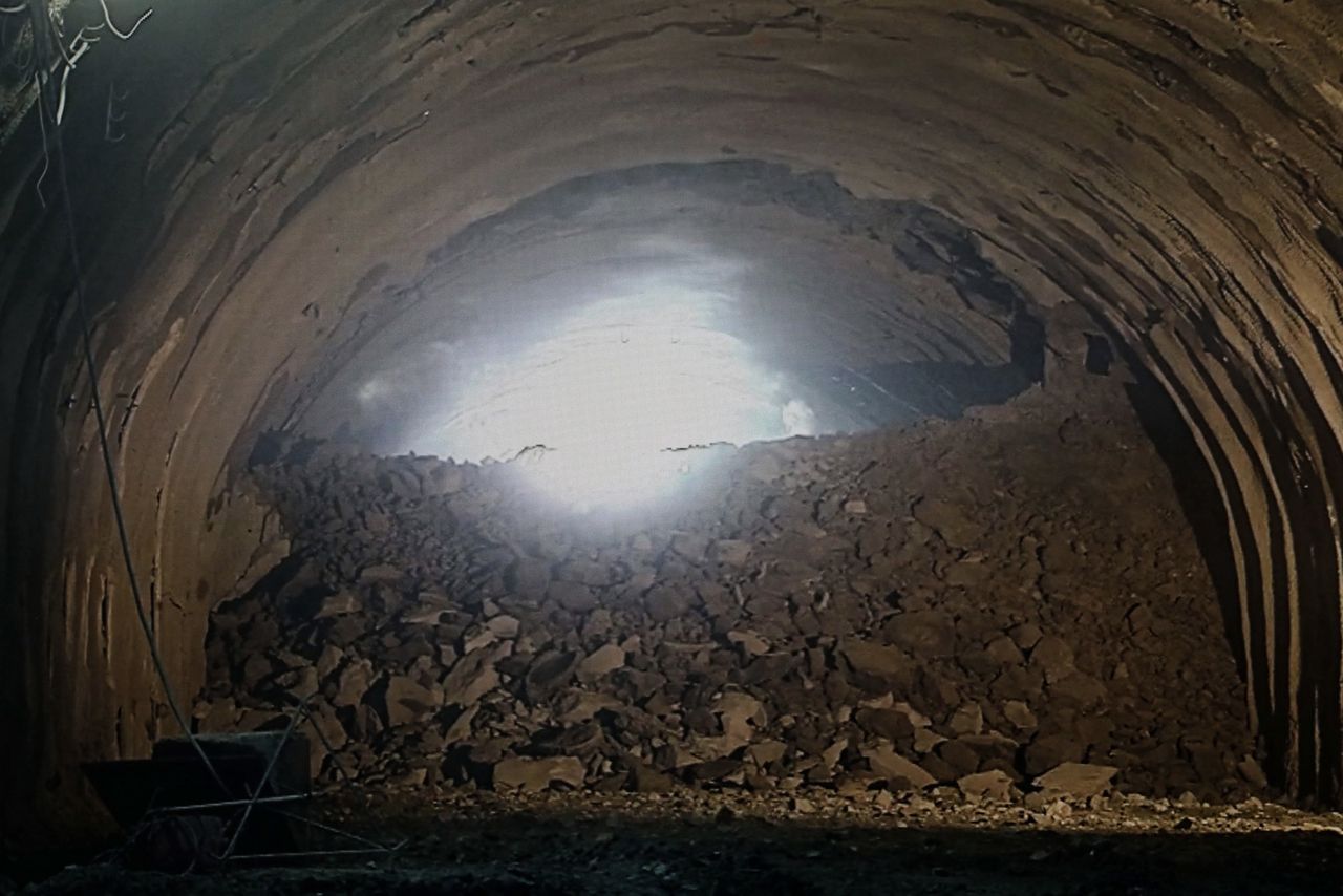 Przebito tunel na drodze S7. Prace trwają mimo epidemii