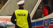 Błonie: Zderzenie koparki z osobówką. 21-latek trafił do szpitala