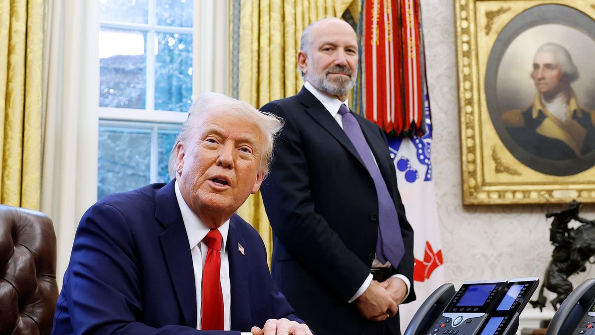 Na zdjęciu prezydent Donald Trump i sekretarz handlu Howard Lutnick