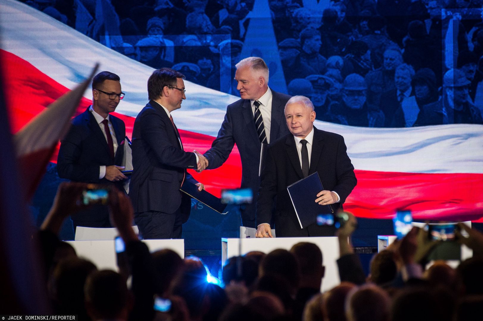 Rózga zamiast prezentów. Jarosław Kaczyński na razie nie sypnie kasą dla koalicjantów