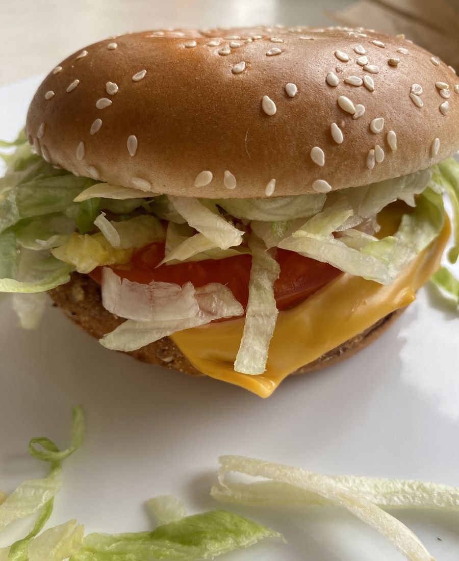 Na zdjęciu: Wegetariański Burger z McDonald's