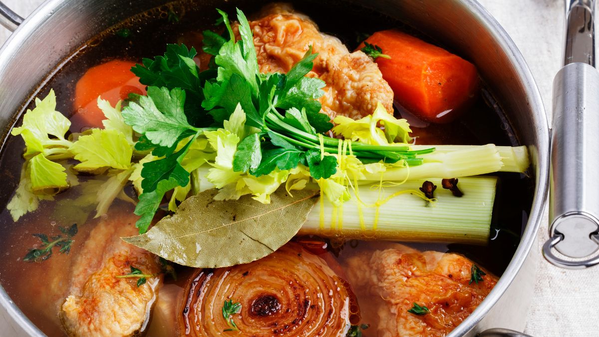 Rosół z pieczonych warzyw - Pyszności