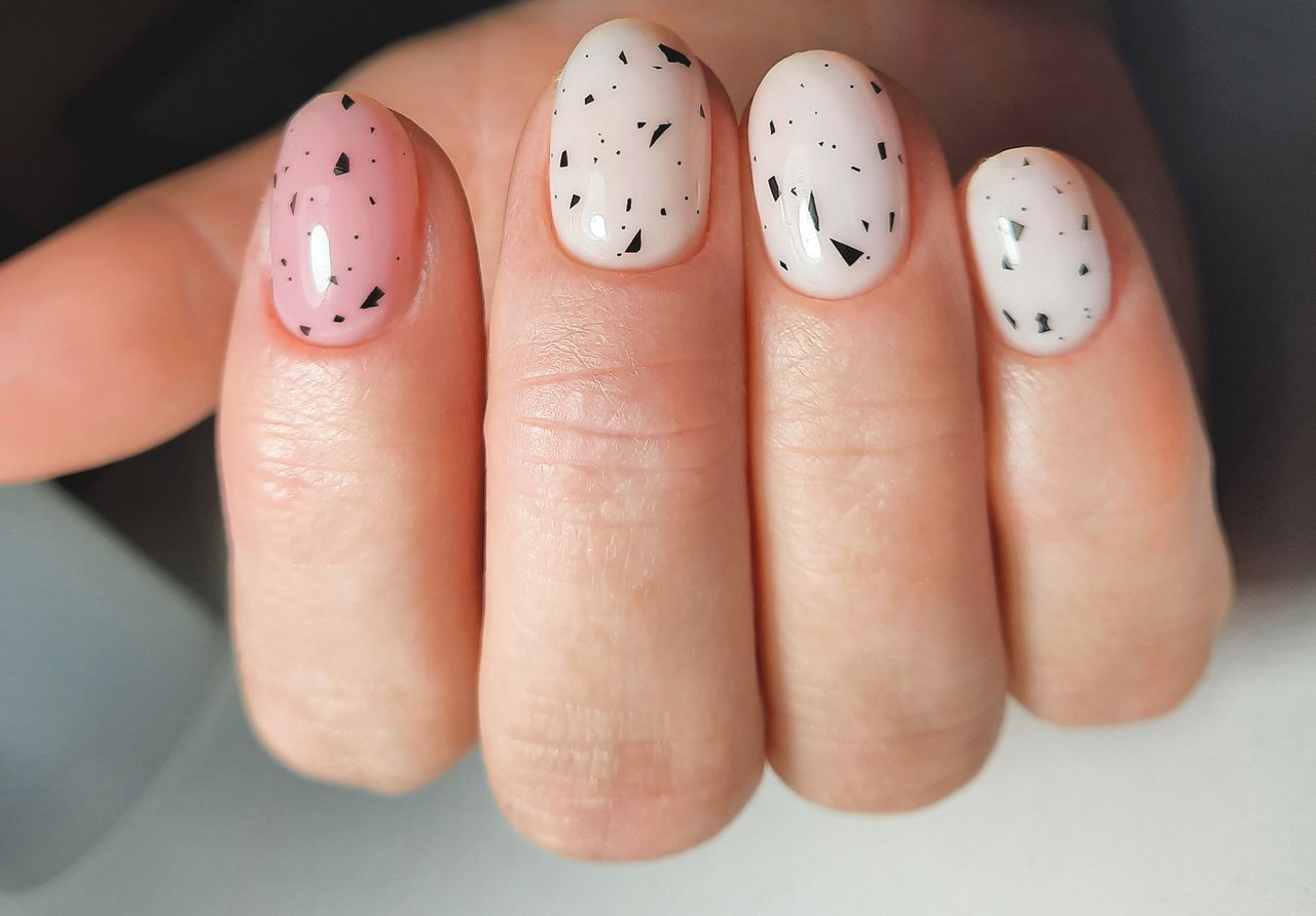 Manicure przepiórcze paznokcie