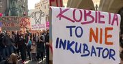 Czarny protest na Rynku Głównym w Krakowie