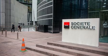 Kolejny bank wycofuje się z Rosji. Sprzedaje udziały w Rosbanku