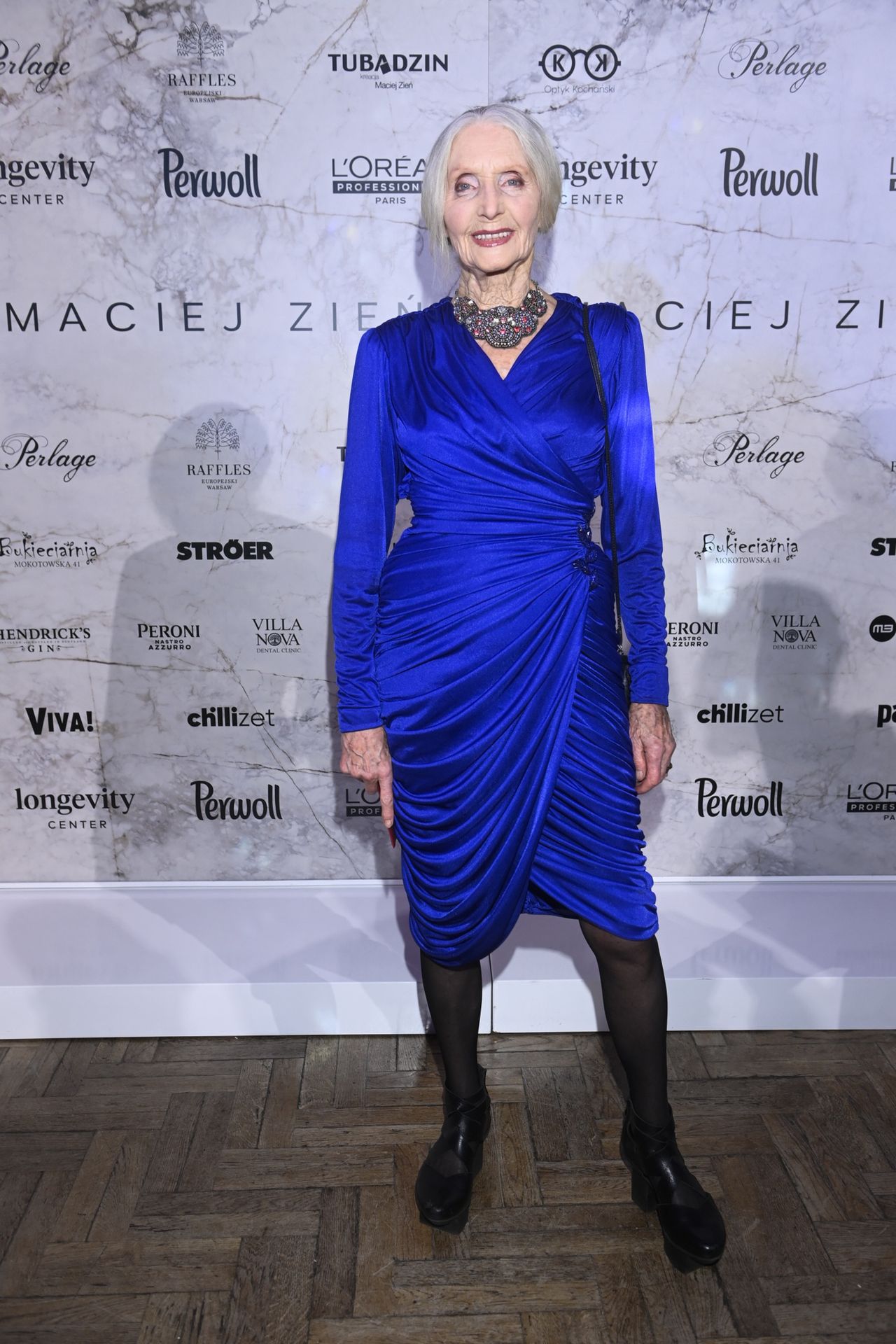 Helena Norowicz przyszła na pokaz Macieja Zienia w kobaltowej sukni 