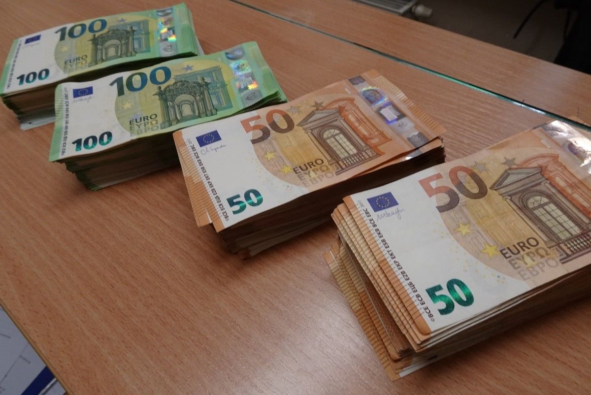 Ponad 2 mln euro. Podkarpacka KAS udaremniła nielegalny przewóz gotówki