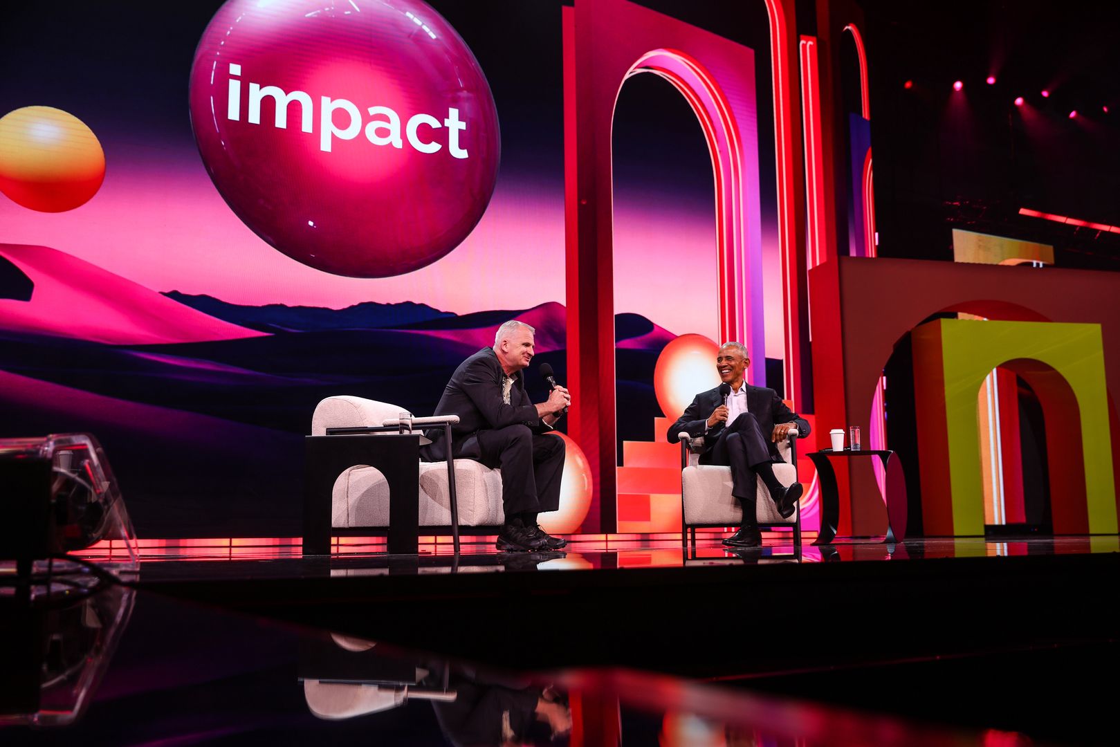 Barack Obama i Timothy Snyder podczas kongresu Impact'25