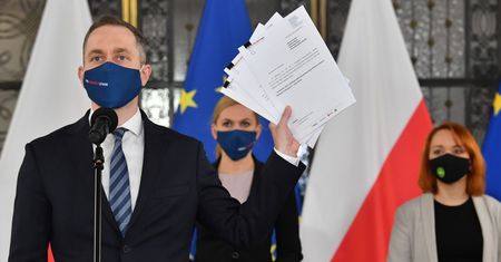 Sasin, Dworczyk i Kamiński na celowniku KO. Kierwiński: łamanie prawa weszło im w krew