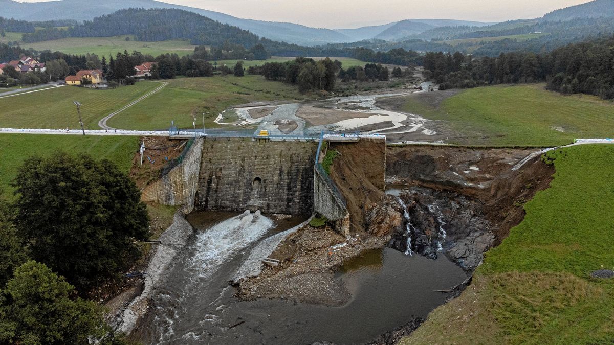 Zniszczona tama w Stroniu Śląskim