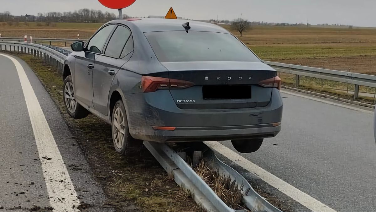 Pijany, bez prawa jazdy, jechał skradzionym autem. Nie uwierzysz, gdzie skończył rajd! 