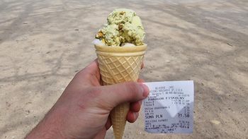 Kupił trzy gałki lodów w Warszawie. Pokazał nam paragon
