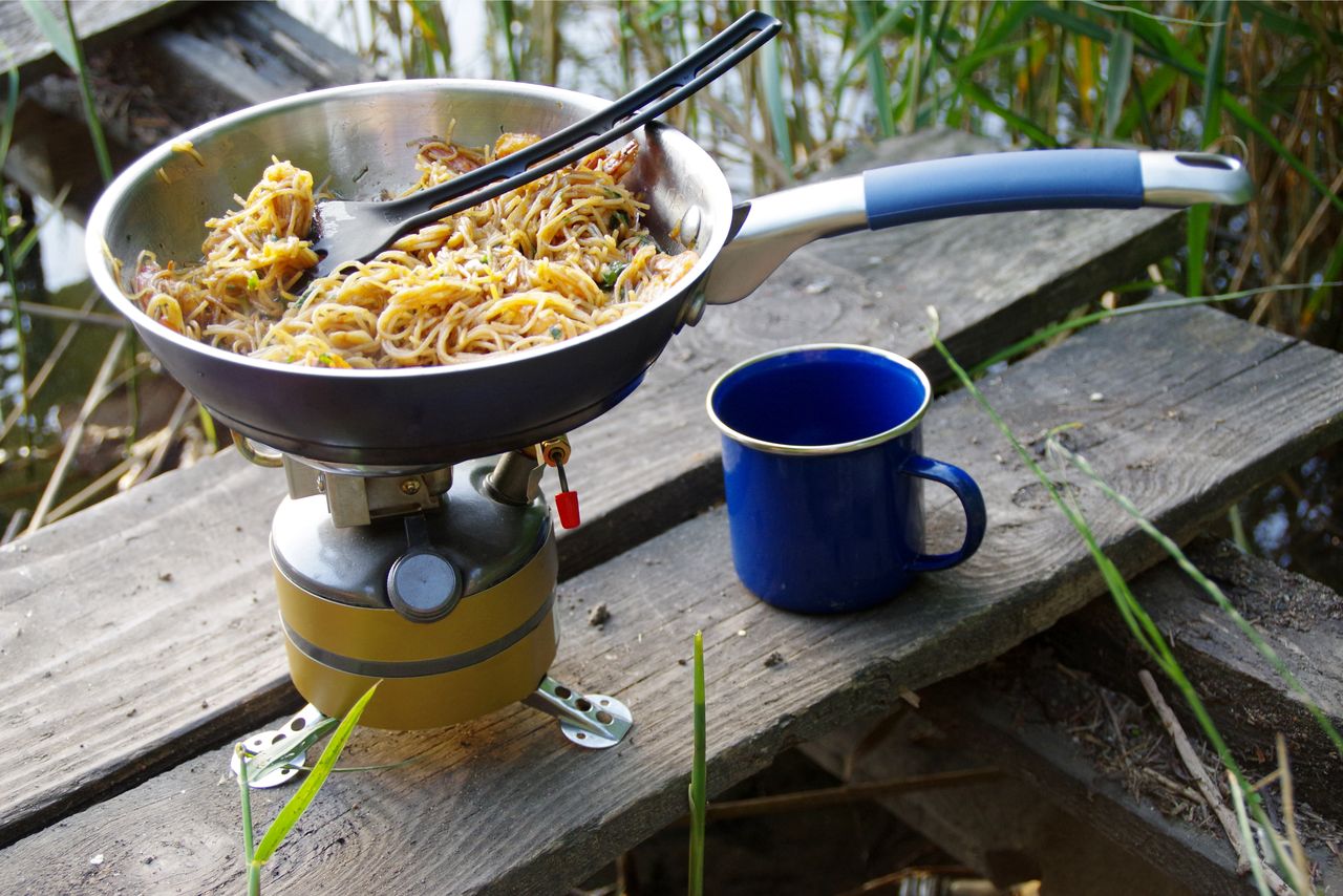 Pakujesz się na camping? Te kuchenne triki uratują ci wakacje