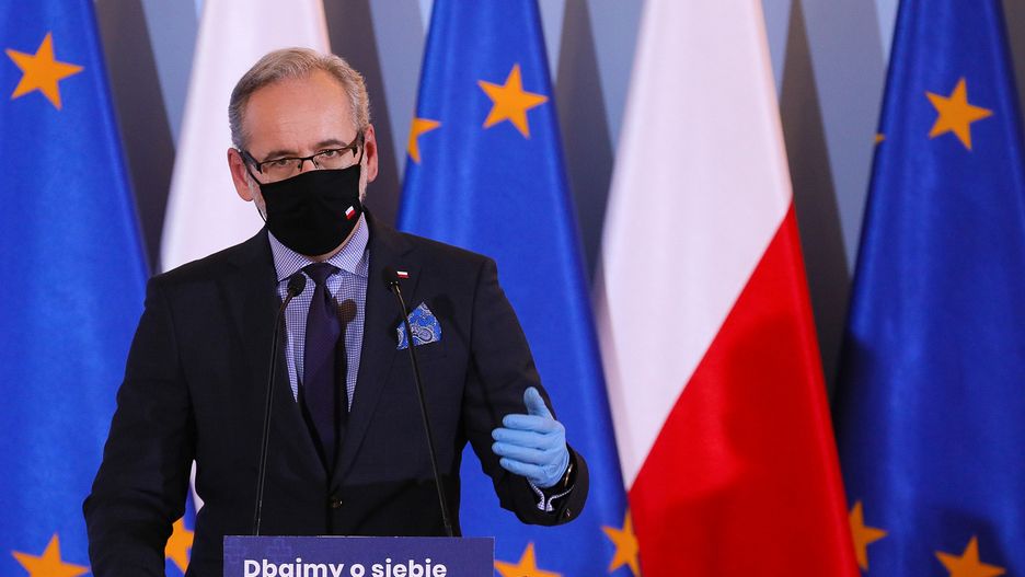 Koronawirus w Polsce. Rząd znów namieszał w obostrzeniach. Na zdjęciu minister zdrowia Adam Niedzielski.