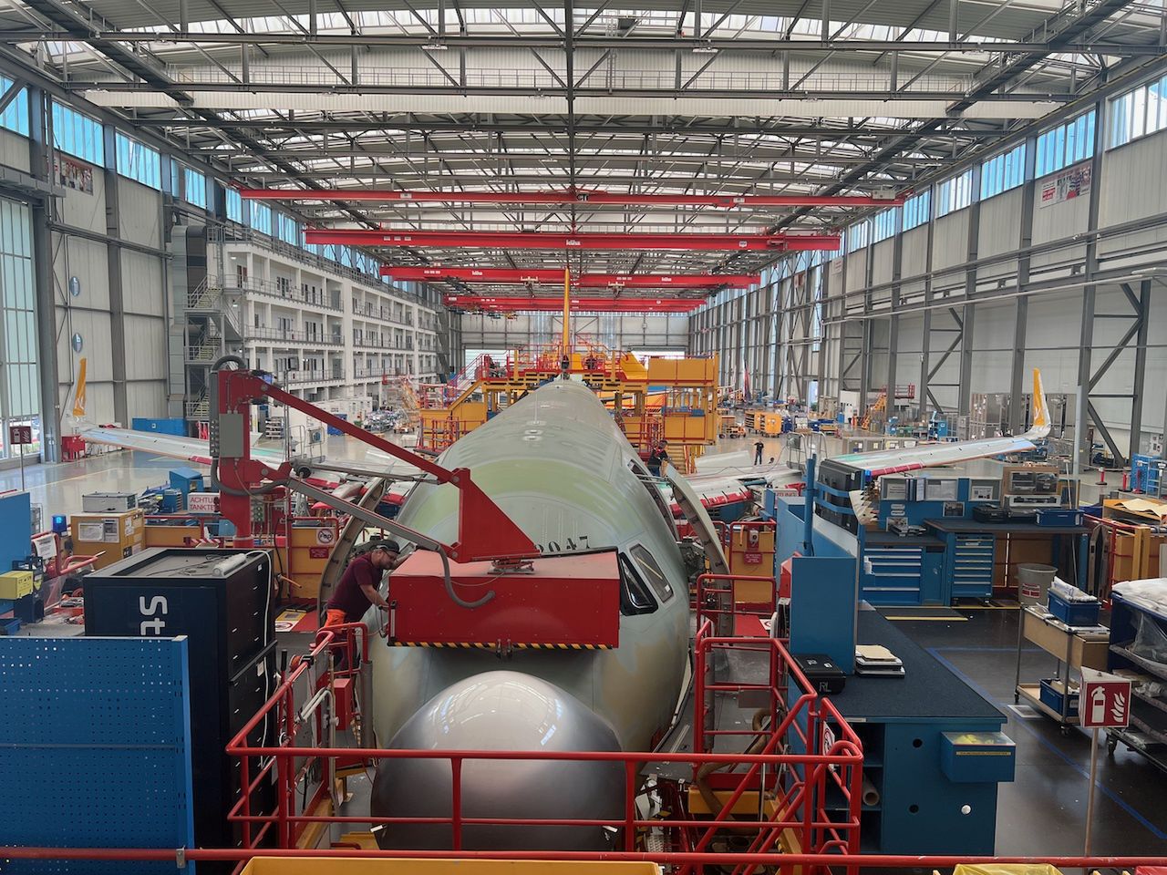 The final assembly and interior fitting of the A320/A321 takes place in a different hall.