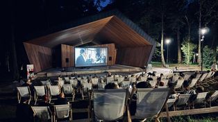 Wakacyjne "Kino na leżakach" wraca do Starachowic. Seanse w amfiteatrze parku miejskiego