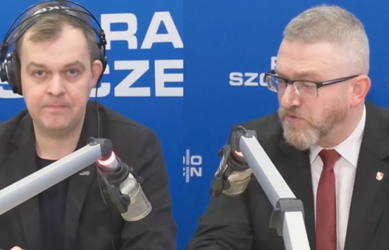 Zaskakujący „wywiad” z Braunem w publicznym radiu. Prowadzący nie zadał żadnego pytania