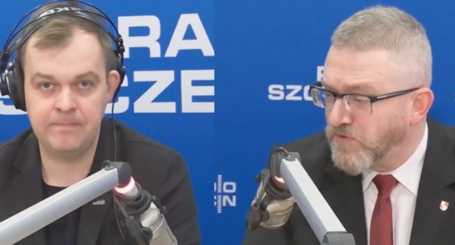 Zaskakujący „wywiad” z Braunem w publicznym radiu. Prowadzący nie zadał żadnego pytania