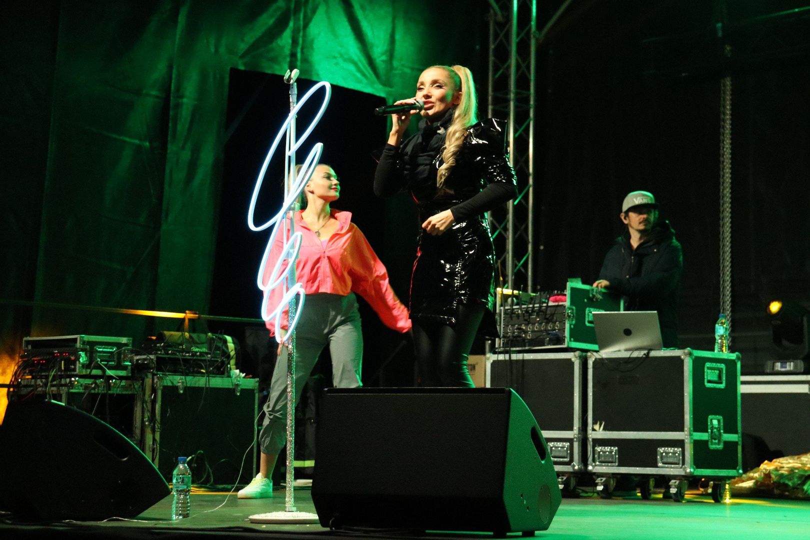 SOBOTA 14.06.14 - Strefa animacyjna dla dzieciTeatrzyk/pokaz dla dzieciKrzysztof Warzecha z zespołem18 - Koncert CLEO20 - Koncert MICHAŁA SZCZYGŁA21 - Zabawa z DJ-em (może Likus) 220 - Zakończenie imprezyNIEDZIELA 15.06.14 - Przegląd Twórczości Dzieci i Młodzieży z gminy LibiążTeatrzyk/pokaz dla dzieci17.30 - Występ kabaretu ZDOLNI I SKROMNI19 - Koncert AGATY WYSZYŃSKIEJ z zespołem21 - Koncert zespołu LEMON22.30 - Pokaz laserowy