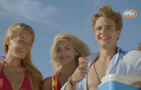 Przepis Macieja Musiała na wakacje z dziewczynami w kampanii lodów Koral (wideo)
