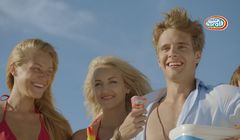 Przepis Macieja Musiała na wakacje z dziewczynami w kampanii lodów Koral (wideo)