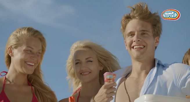 Przepis Macieja Musiała na wakacje z dziewczynami w kampanii lodów Koral (wideo)