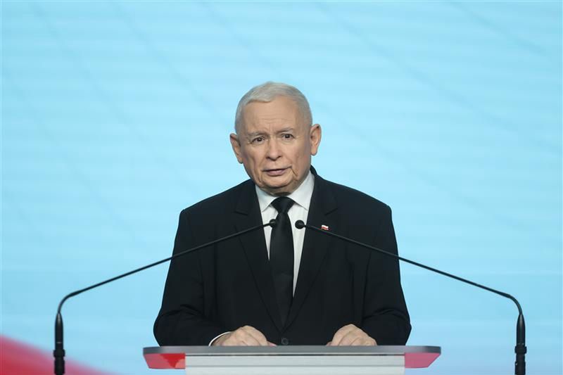 Kaczyński zeznaje. Zwrócił się wcześniej do dziennikarzy