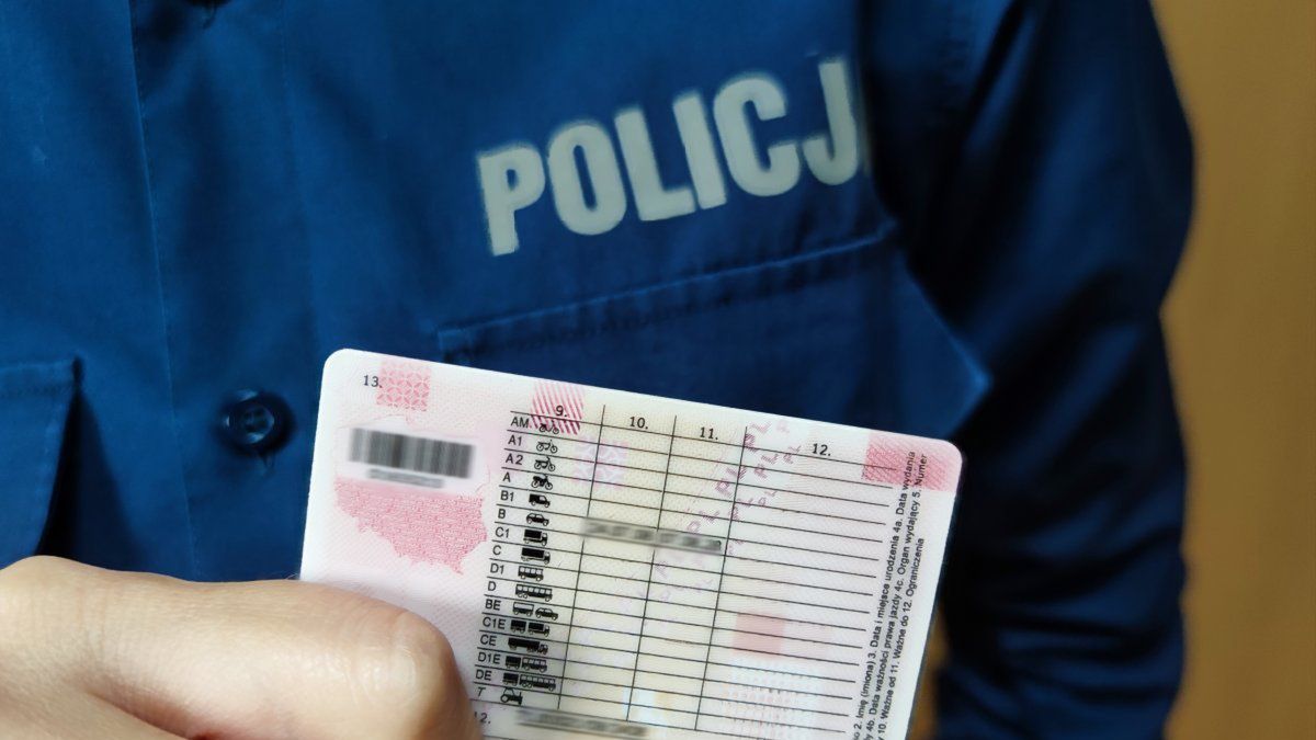 26-letni kierowca sam zgłosił się na policję i stracił prawo jazdy