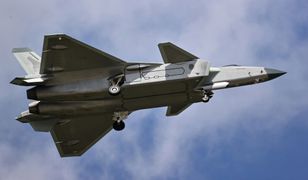 Niewidzialny myśliwiec Chengdu J-20 w akcji. Chińczycy pokazali, co potrafi