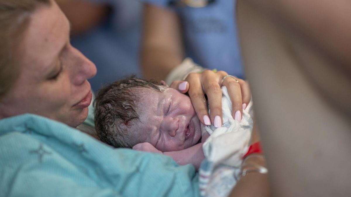 Poród w karetce czy w szpitalu? Nowy program ma rozwiązać problem z dostępem do opieki