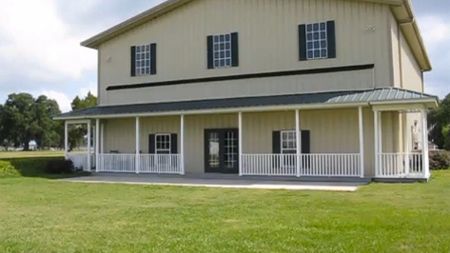 Niepozorny domek z wielkim sekretnym garażem [wideo] 1