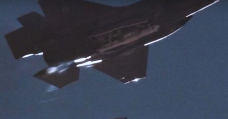 USA. Myśliwiec F-35 zrzucił lotniczą bombę atomową. Zobacz nagranie z testu
