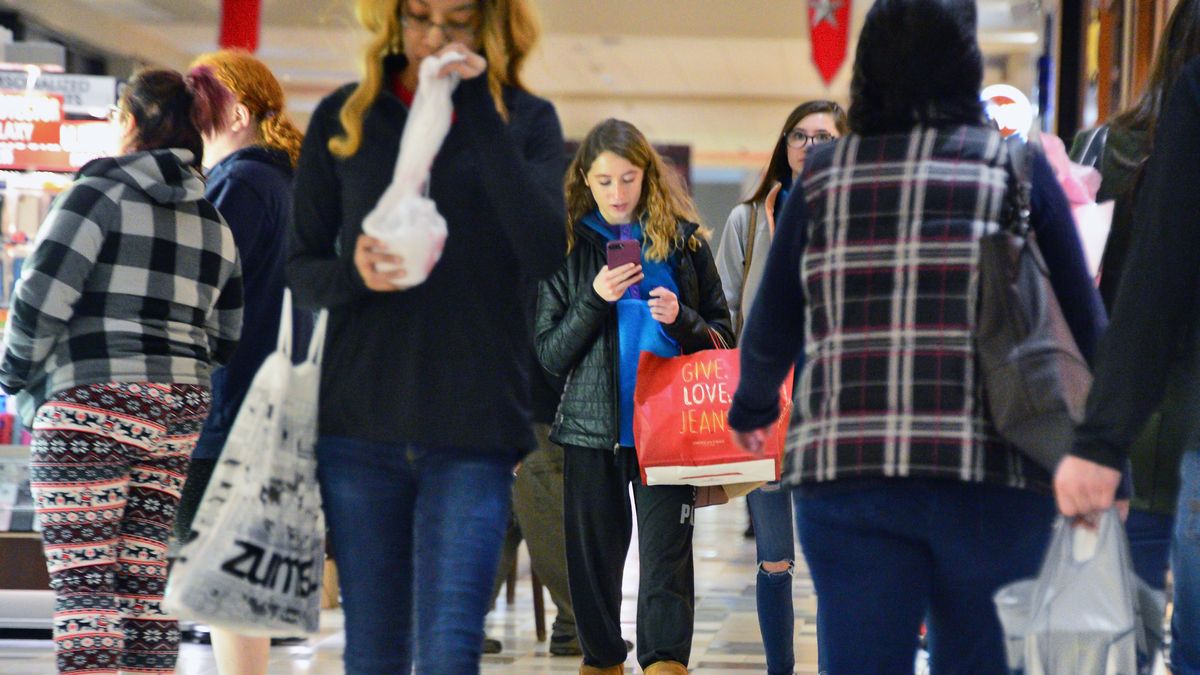 Holiday shoppers look for last minute gifts at Crossgates Mall Saturday Dec. 23, 2017 in Guilderland, NY.  (Photo by John Carl D'Annibale /Albany Times Union via Getty Images)
