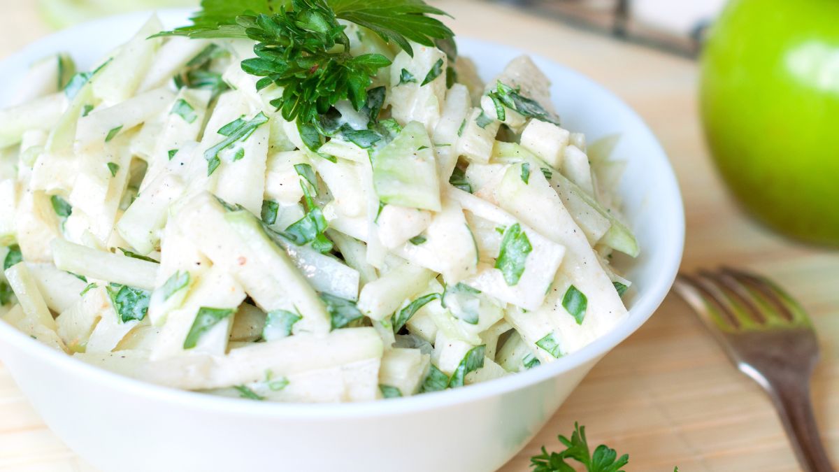 Surówka z kalarepy - nie tylko smaczna, ale i zdrowa