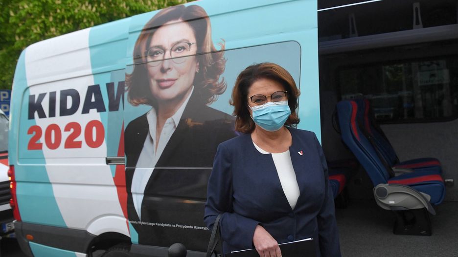 Wybory 2020. Małgorzata Kidawa-Błońska w drodze na debatę kandydatów na prezydenta.