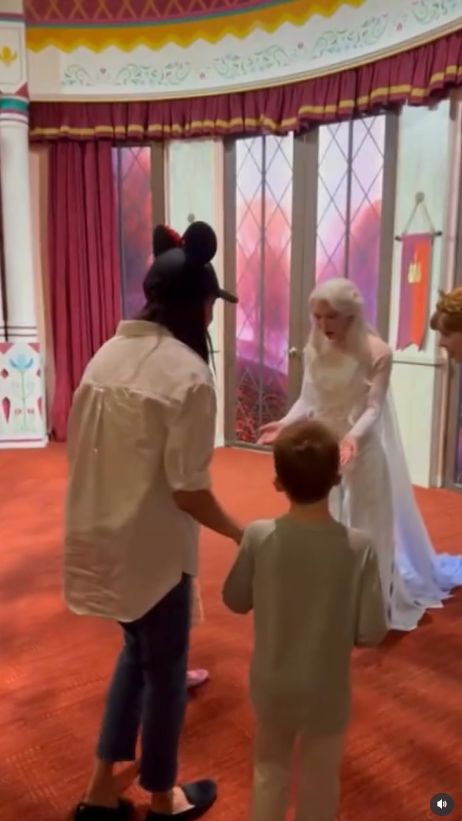 Meghan Marklei książę Harry z dziećmi w Disneylandzie