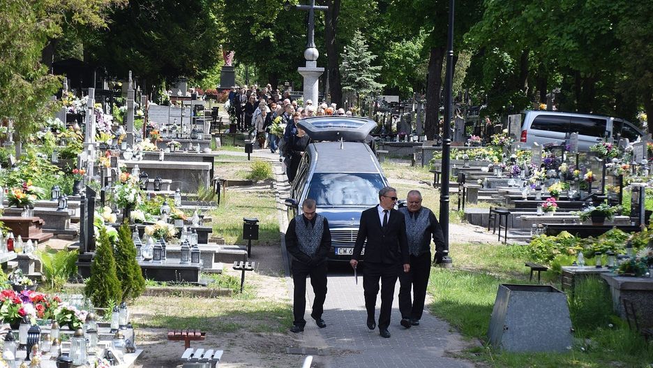 Komisja Rodziny, Polityki Senioralnej i Społecznej opowiedziała się za przyjęciem nowelizacji podwyższającej zasiłek pogrzebowy.