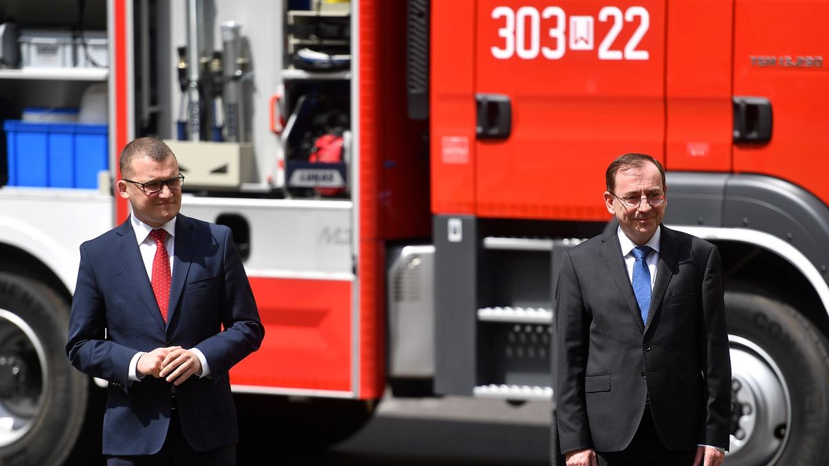 Kolejne 49 wozów strażackich trafi do gmin w Polsce. To efekt akcji mobilizującej wyborców, przeprowadzonej przez resort spraw wewnętrznych