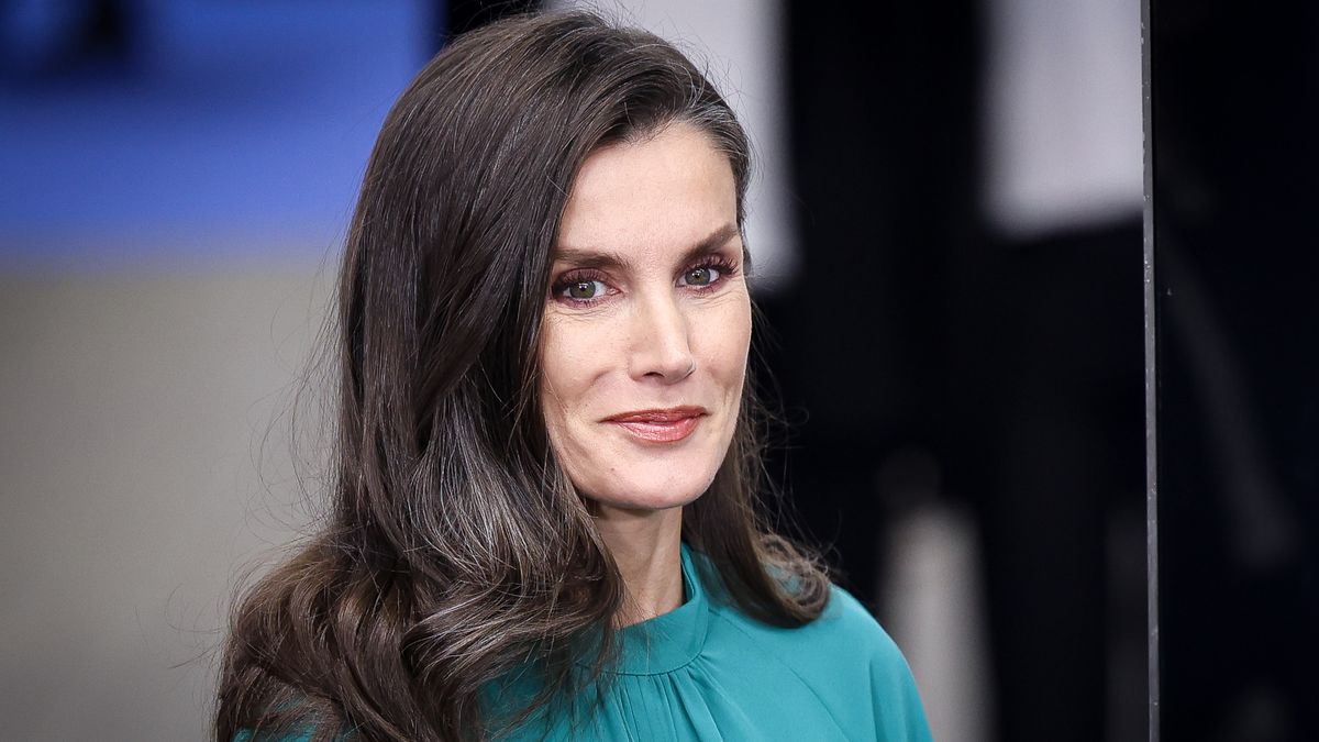 MADRID, SPAIN - FEBRUARY 04: Queen Letizia of Spain attends the Institutional event for the World Cancer Day 2025 at the Rastro Espace on February 04, 2025 in Madrid, Spain. (Photo by Paolo Blocco/WireImage)